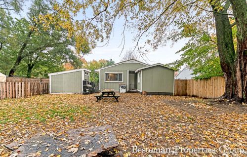 1631 Huizenga St, Meskegon MI  49442-5939 exterior