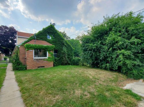 3276 45th St, Milwaukee WI  53219-4815 exterior