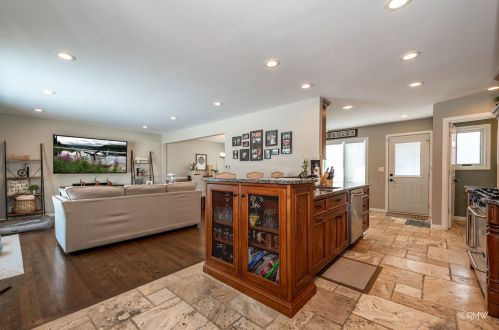 828 Stratford Ave, Elmhurst IL 60126-4651 exterior