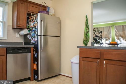 905 1st St, Rockville MD 20850-1444 exterior