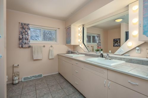 7625 Julie Dr, Kalamazoo MI  49024-4915 exterior