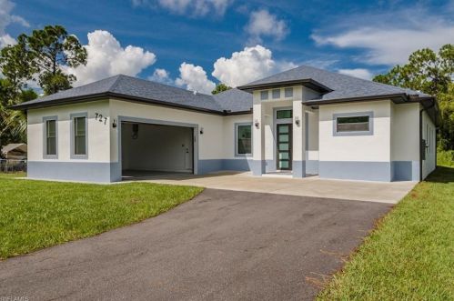 727 12th St, Naples, FL 34117-8126