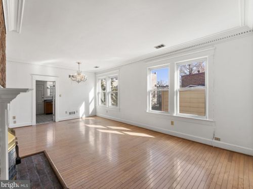 916 Capitol St, Washington DC 20003-1533 exterior