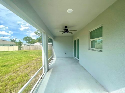 742 Fairhaven Dr, Fort Pierce FL  34983-1080 exterior