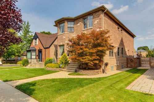 6057 Tripp Ave, Chicago, IL 60646-5229