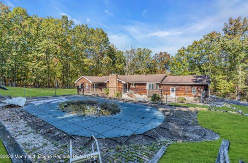 147 Hickory Rd, Jackson Twp NJ 08527-3841 exterior