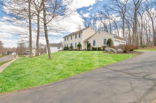 19 High Ledge Cir, Manchester, CT 06040-6871