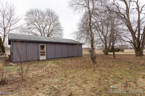 305 Jones St, Grant MI 49327-9143 exterior