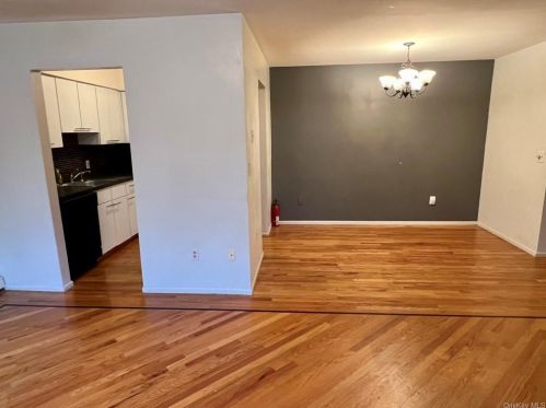 3 Ruth Ct, Middletown NY 10940-5328 exterior