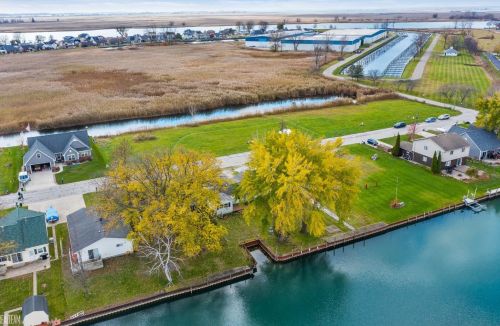 6334 Marina Dr, Algonac MI 48001-4212 exterior