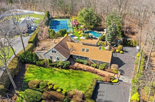 23 Buttonwood Dr, Huntington Station, NY 11746-4802