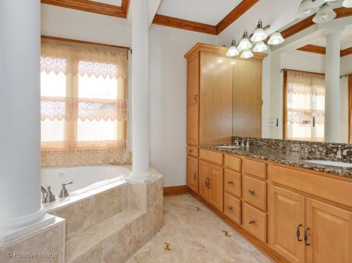 837 Linden Ave, Elmhurst IL 60126-4538 exterior