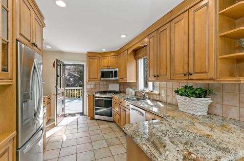 38 Orchard Rd, Briarcliff NY 10510-1020 exterior