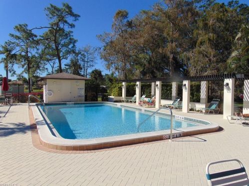 1091 Pine Isle Ln, Naples FL 34112-6183 exterior