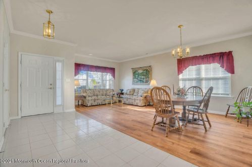 24 Florence Dr, Lakehurst, NJ 08759-6078