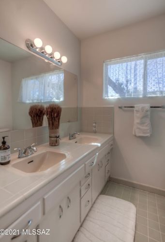 201 Irving Ave, Tucson AZ 85711-6239 exterior