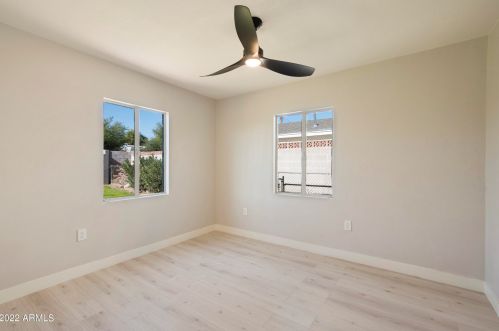 7008 11th Way, Phoenix AZ  85020-5313 exterior