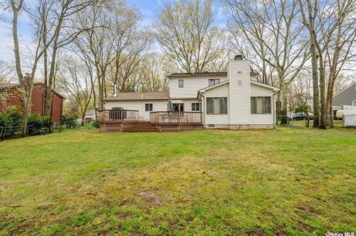 22 Long Acre Ln, Huntington Station NY 11746-7926 exterior