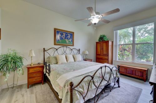 1553 Amherst Dr, Fort Pierce FL 34986-2413 exterior