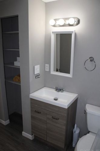 908 Plymouth St, Windsor CT 06095-3713 exterior