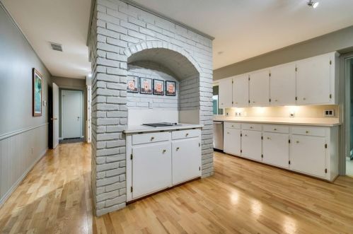 9672 Atherton Dr, Dallas TX 75243-6135 exterior