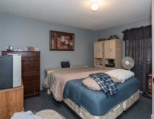 79 Exposition Ter, West Springfield MA 01089-3760 exterior