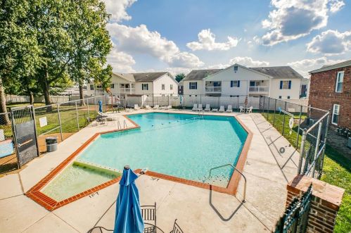 4263 Frst De Vl Dr, Saint Louis MO 63129-1805 exterior