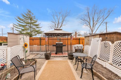 1030 Franklin Ave, Valley Stream NY 11580-2102 exterior