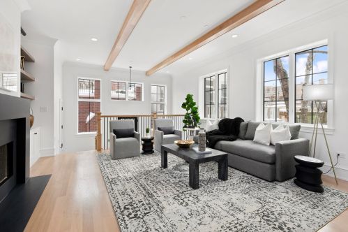 2137 Clifton Ave, Chicago IL 60614-4116 exterior