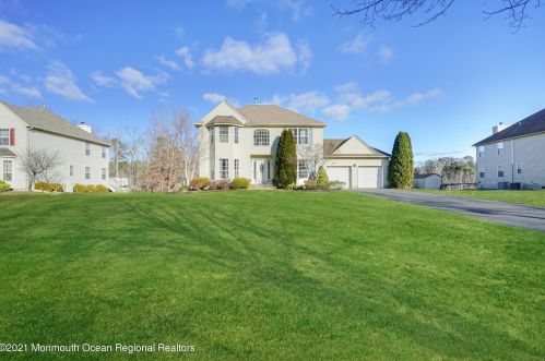 17 Cottonwood Dr, Jackson Twp NJ 08527-4940 exterior