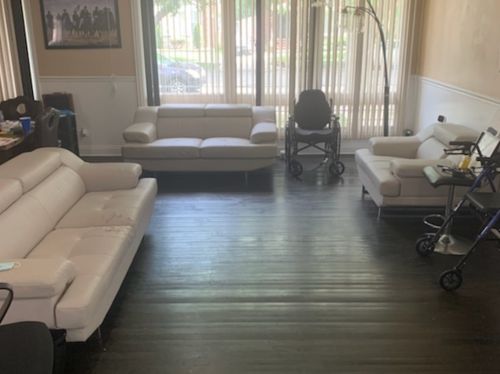 8852 Euclid Ave, Chicago, IL 60617-2907