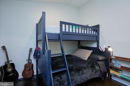 6825 Old Chesterbrook Rd, Mc Lean VA 22101-4408 exterior