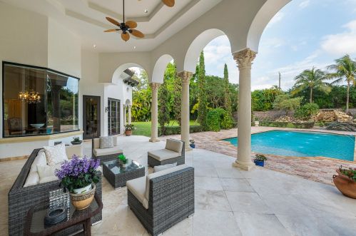 8060 Twin Lk Dr, Boca Raton FL 33496-1945 exterior