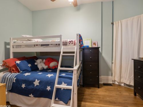 4052 Paulina St, Chicago IL 60613-2520 exterior