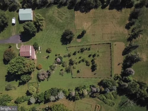 2416 Evergreen Ln, Pottstown PA 19465-8884 exterior