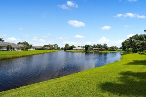 4803 Oak Cir, Boynton Beach FL 33436-5922 exterior