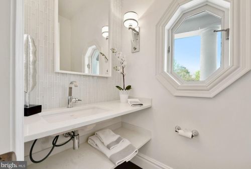 9318 Cranford Dr, Rockville MD 20854-2231 exterior