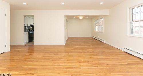 32 Roseland Ave, Paterson NJ  07512-1506 exterior