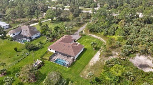 870 8 St, Naples FL 34120-0411 exterior