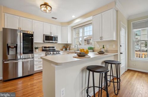 7433 Dunnington Pl, Alexandria VA  22315-5248 exterior