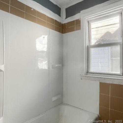 271 Gln St, New Britain CT 06051-2572 exterior