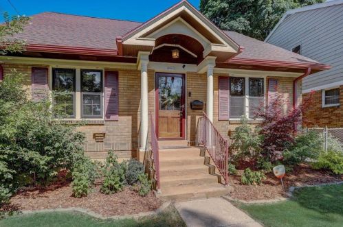 4620 Ironwood Ln, Milwaukee, WI 53209-6523