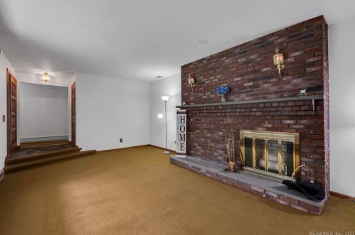 75 Hopkins Rd, Ellington, CT 06029-2705