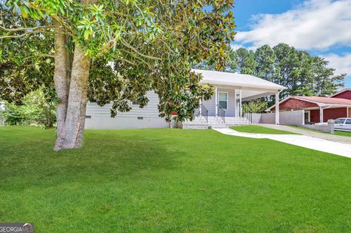 6390 Ashdale Dr, Atlanta GA  30349-4402 exterior