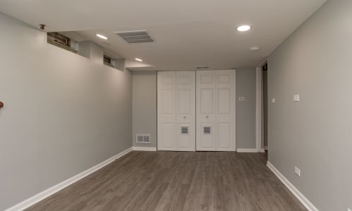 1901 Sunnyside Ave, Chicago IL 60630-3923 exterior