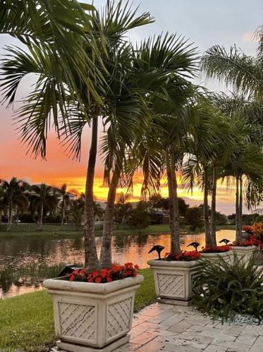 6582 Monterey Pt, Naples FL 34105-5038 exterior