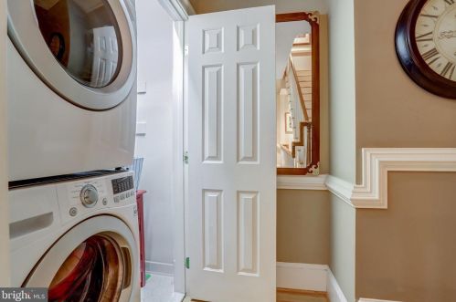 25 Wilkes St, Alexandria VA 22314-3853 exterior