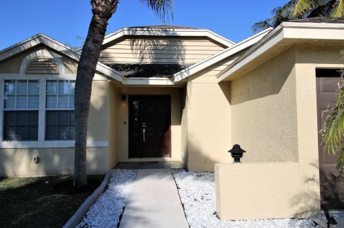 56 Misty Mdw Dr, Boynton Beach FL 33436-8922 exterior