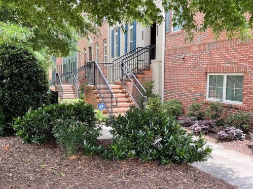 6436 Chariot St, Atlanta GA 30328-4298 exterior