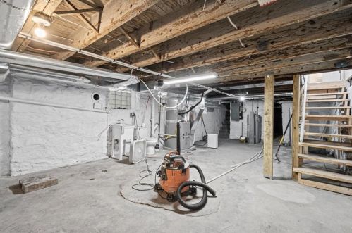 436 Arabella St, Pittsburgh PA  15210-1402 exterior